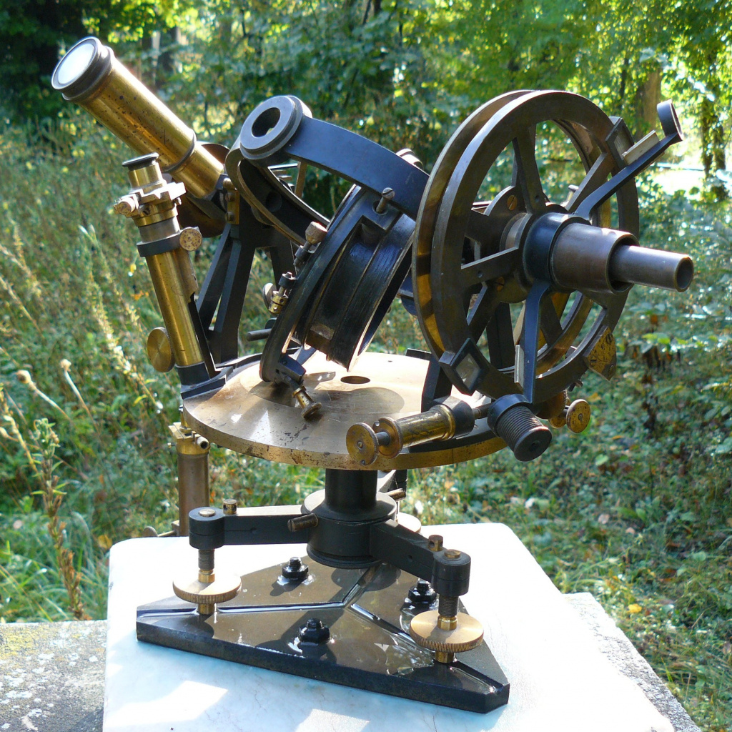 Amagnetic_theodolite_Hepites_1.jpg Amagnetic_theodolite_Hepites_1.jpg
